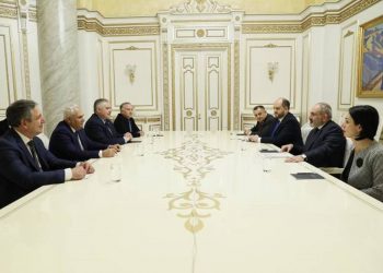 Премьер-министр Армении принял президентов Международной и Европейской федераций тяжелой атлетики