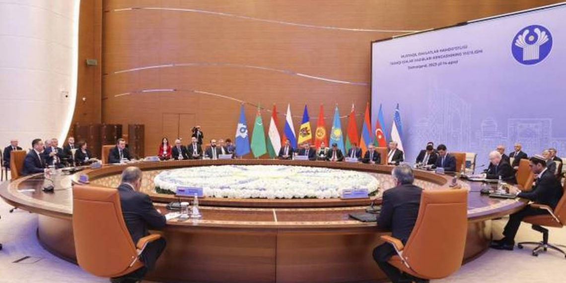 Усилия армянской стороны по установлению мира сталкиваются с военными притязаниями официального Баку: Мирзоян