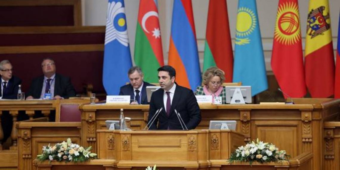 Стирая армянские буквы и разрушая хачкары, Азербайджан не может изменить историю: спикер парламента Армении