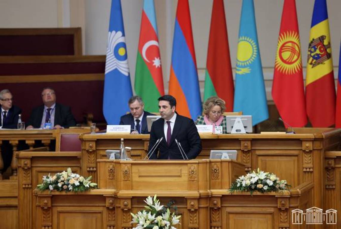 Стирая армянские буквы и разрушая хачкары, Азербайджан не может изменить историю: спикер парламента Армении