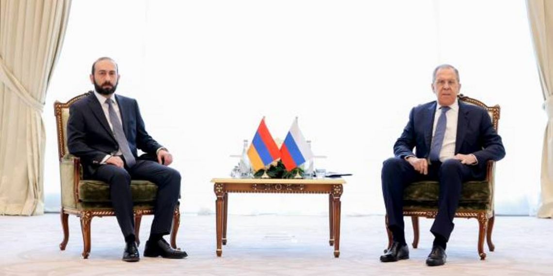 Глава МИД Армении представил российскому коллеге подробности провокации Баку в районе села Тех