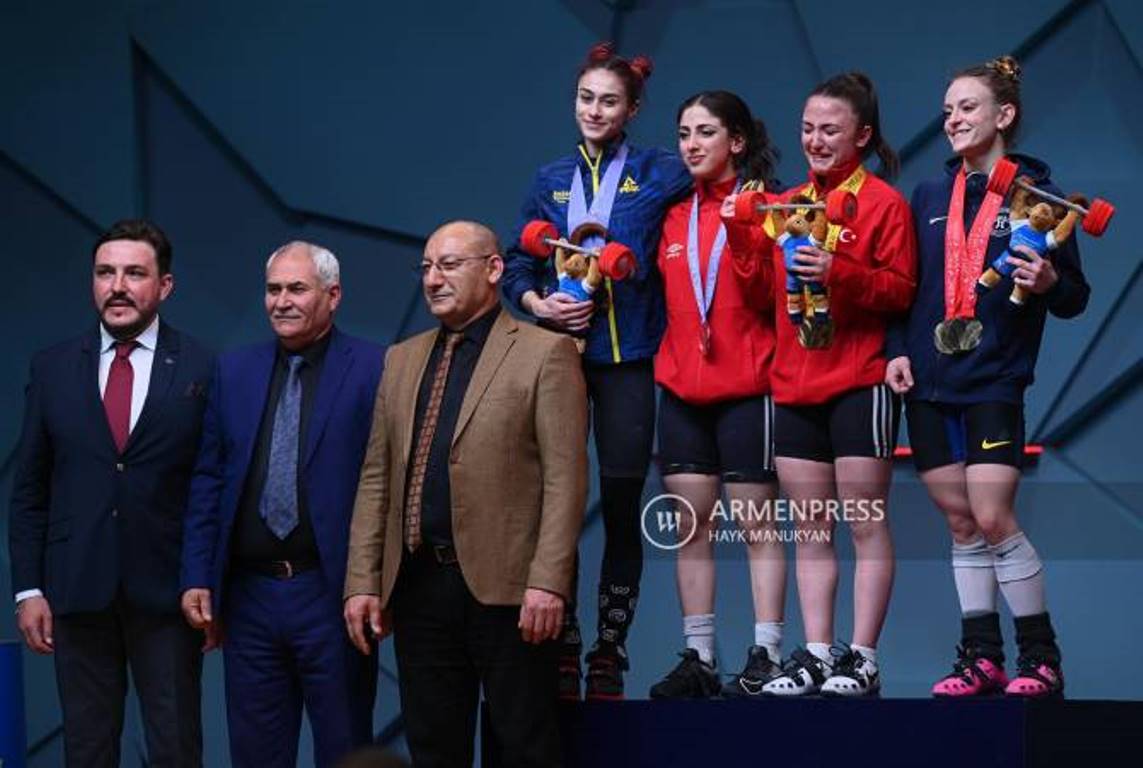 Известны первые медалисты стартовавшего в Ереване Чемпионата Европы по тяжелой атлетике