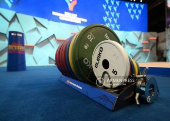 На ЧЕ по тяжелой атлетике в борьбу вступают первые представители Армении