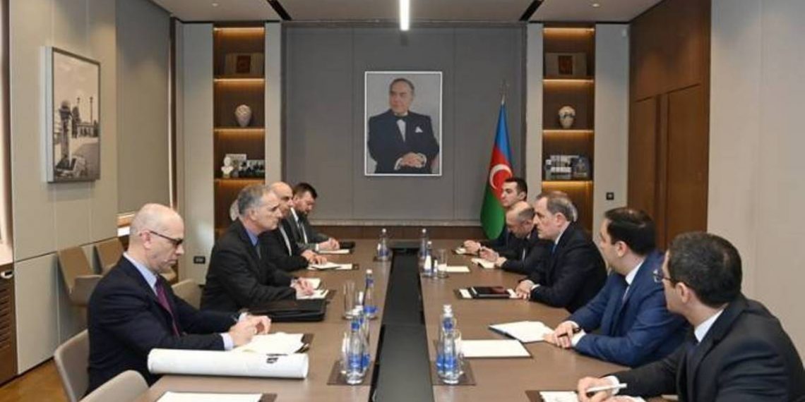 Глава МИД Азербайджана обсудил с американским сопредседателем МГ ОБСЕ мирный процесс с Арменией