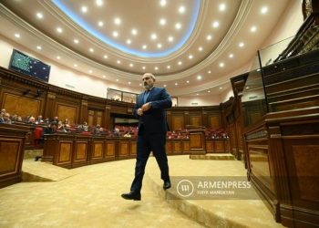 Началось внеочередное заседание Национального собрания: на повестке дня доклад о реализации  программы правительства