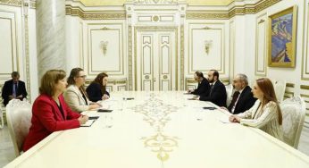 Пашинян и зампомощника госсекретаря США обсудили вопросы формирования международного механизма диалога Степанакерт-Баку