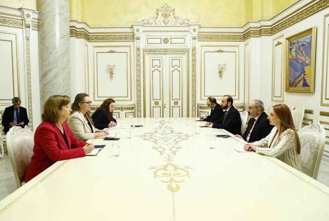 Пашинян и зампомощника госсекретаря США обсудили вопросы формирования международного механизма диалога Степанакерт-Баку