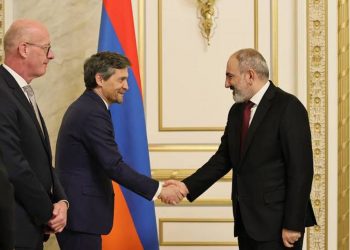 Премьер-министр Пашинян принял  старшего вице-президента компании “Philip Morris International”