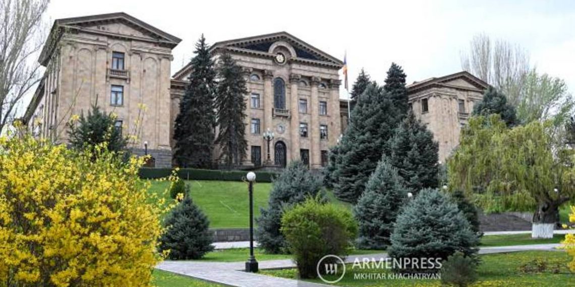 Национальное собрание Армении продолжает работу внеочередного заседания