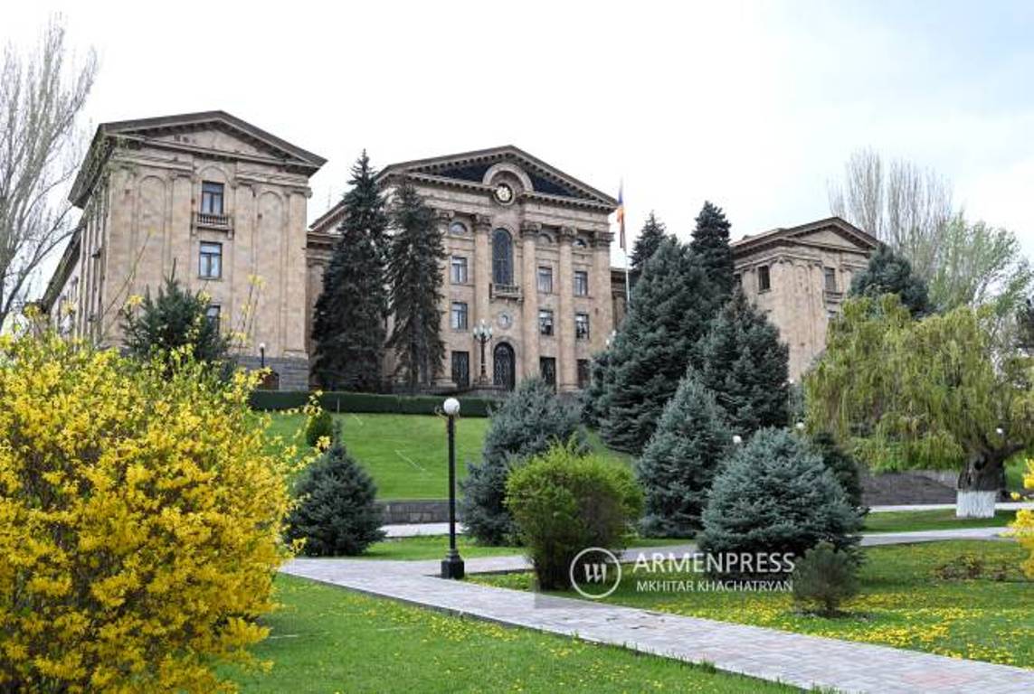 Национальное собрание Армении продолжает работу внеочередного заседания