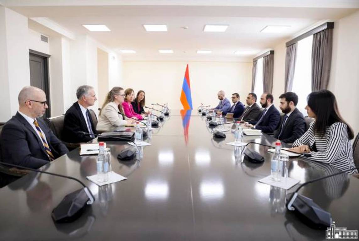 Министр ИД Армении принял заместителя помощника госсекретаря США