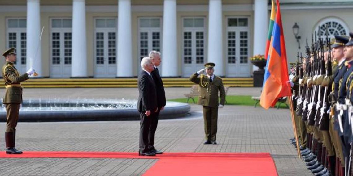 Президент Литвы готов в меру своих возможностей содействовать установлению мира на Южном Кавказе
