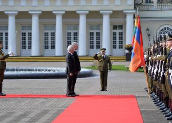 Президент Литвы готов в меру своих возможностей содействовать установлению мира на Южном Кавказе