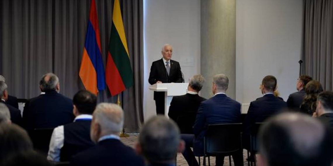 Президенты Армении и Литвы приняли участие в официальной церемонии открытия армяно-литовского бизнес-форума