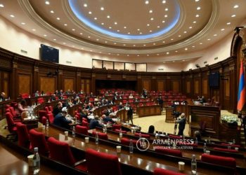 Национальное собрание продолжает работу внеочередного заседания