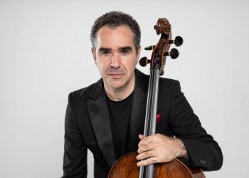 С Камерным оркестром выступит приехавший в Армению из Германии дирижер и виолончелист Микаел Ахназарян