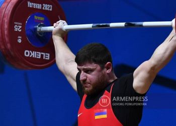 Член мужской сборной Армении по тяжелой атлетике Андраник Карапетян стал серебряным призером ЧЕ