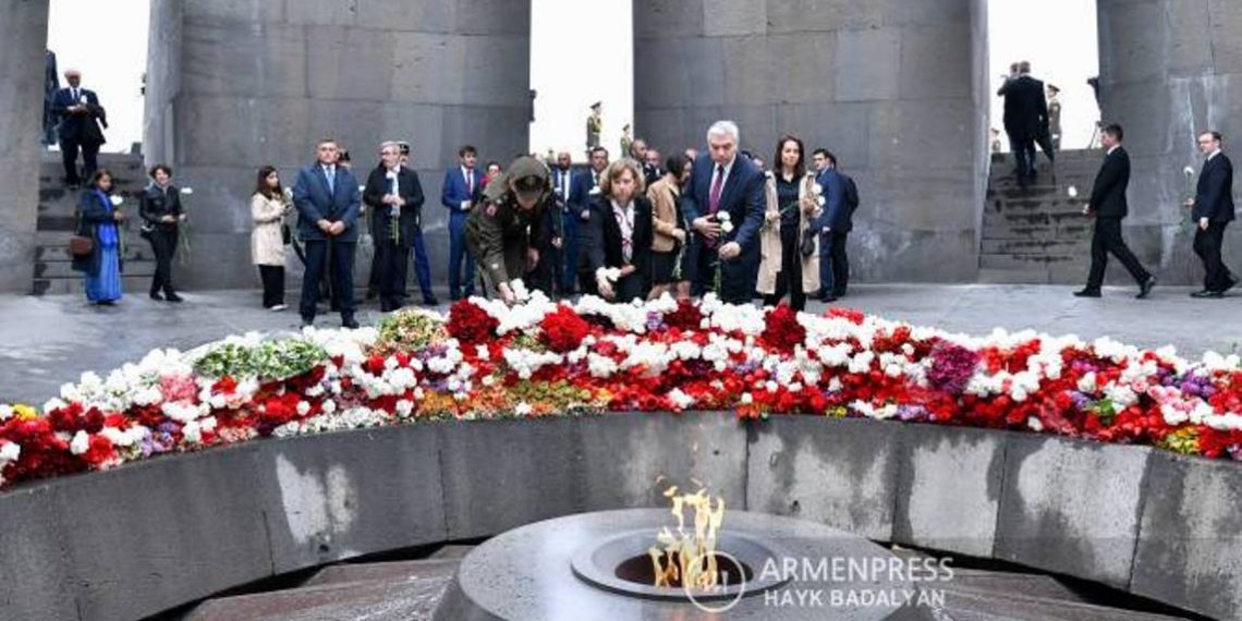 Сегодня я присоединилась к армянскому народу, чтобы вспомнить о 1,5 миллионе жертв Геноцида армян: посол США