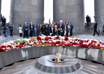 Сегодня я присоединилась к армянскому народу, чтобы вспомнить о 1,5 миллионе жертв Геноцида армян: посол США