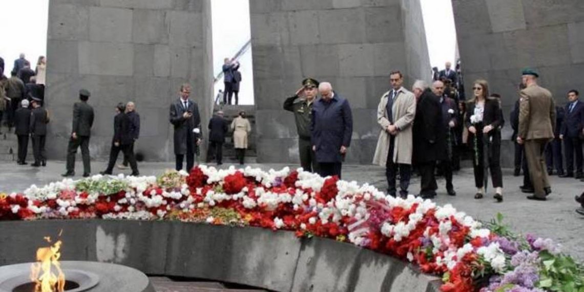 «В этот день скорбим вместе с армянским народом»: заявление посла РФ в Армении в Мемориальном комплексе Цицернакаберда