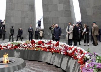 «В этот день скорбим вместе с армянским народом»: заявление посла РФ в Армении в Мемориальном комплексе Цицернакаберда