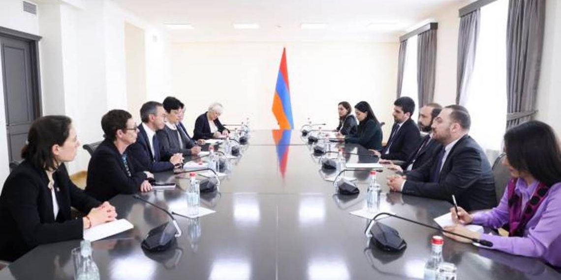 Французский сенатор представил главе МИД Армении итоги визита в Лачинский коридор