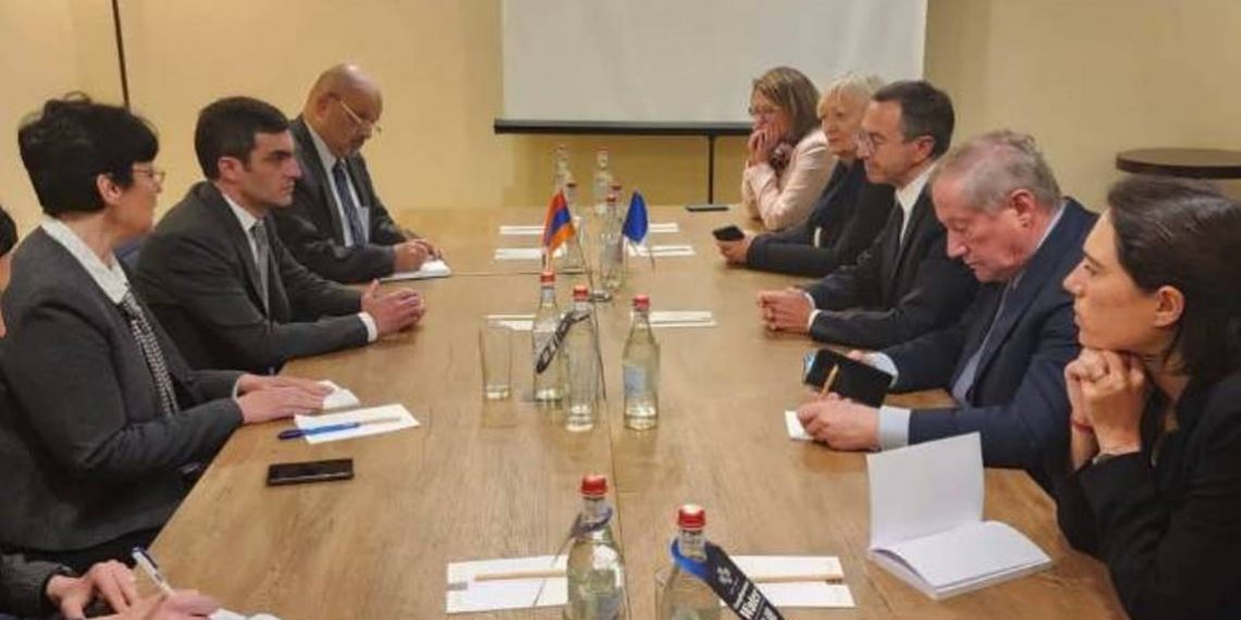 Глава МИД Арцаха и делегация Сената Франции обсудили последствия блокирования Лачинского коридора