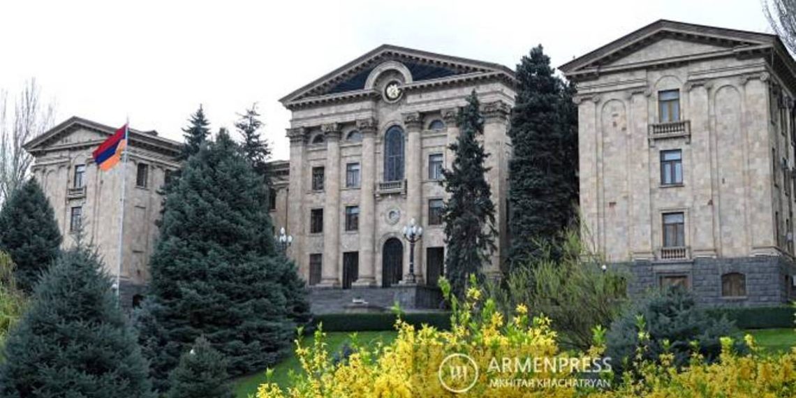 В Национальном собрании Армении проходит внеочередное заседание