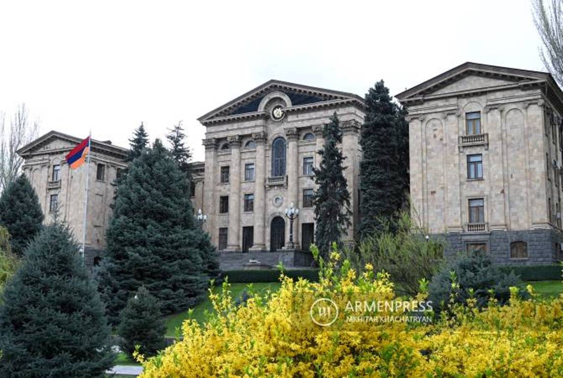 В Национальном собрании Армении проходит внеочередное заседание