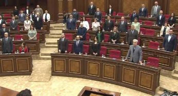 Парламент Армении минутой молчания почтил память жертв Геноцида армян и погибших героев