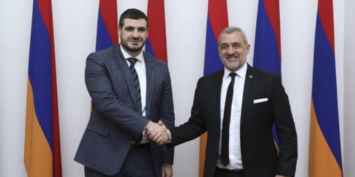 Поднятие в Европарламенте вопроса НК – необходимость: депутаты НС Армении приняли члена Европарламента