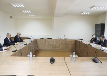 Замглавы МИД Армении принял делегацию французского департамента Изер 