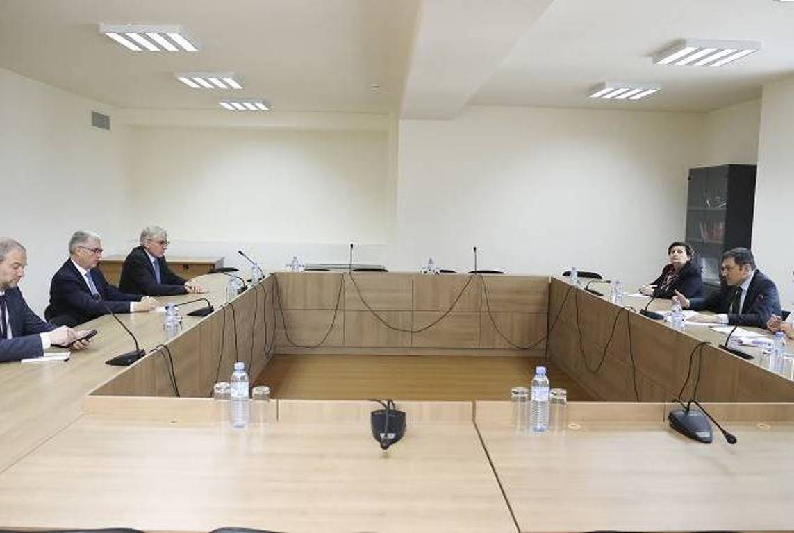 Замглавы МИД Армении принял делегацию французского департамента Изер 