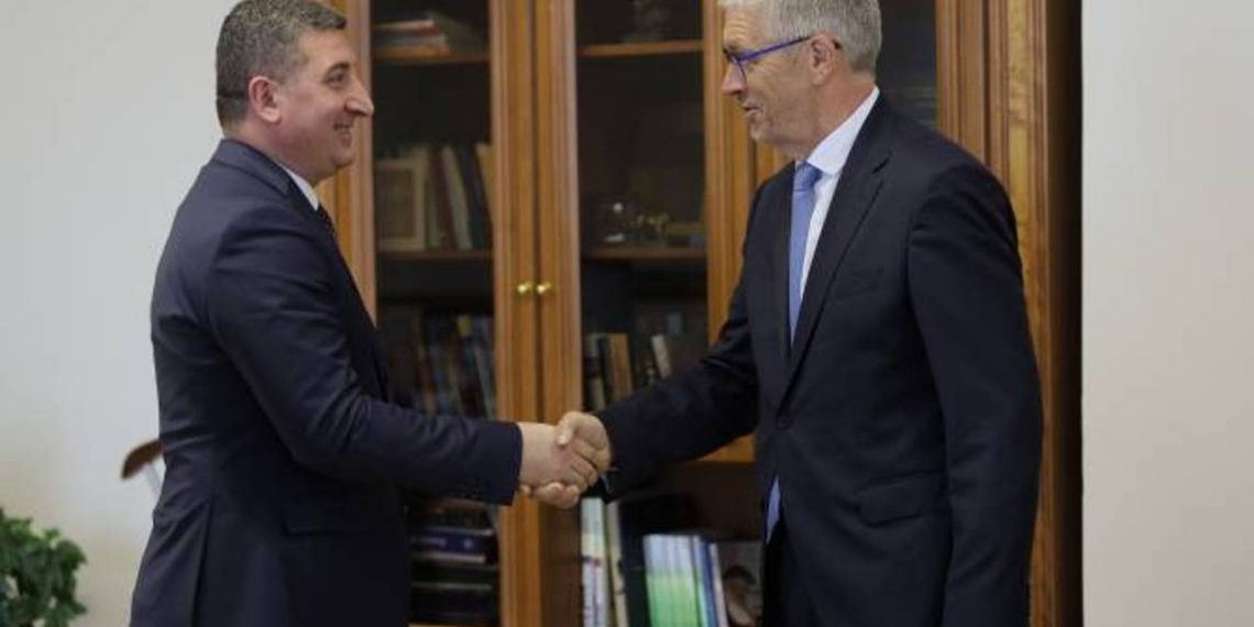 Министр ТУИ Армении принял делегацию, возглавляемую председателем Департамента Изер Франции