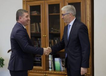 Министр ТУИ Армении принял делегацию, возглавляемую председателем Департамента Изер Франции