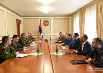 Президент Арцаха принял новоназначенного командующего российскими миротворческими силами
