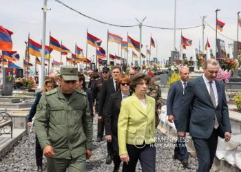 Министр иностранных дел Франции посетила Ераблур