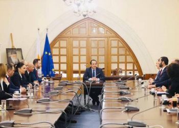 Армянские парламентарии провели встречу с президентом Кипра
