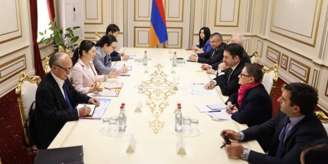 Спикер парламента Армении принял парламентского замминистра иностранных дел Японии