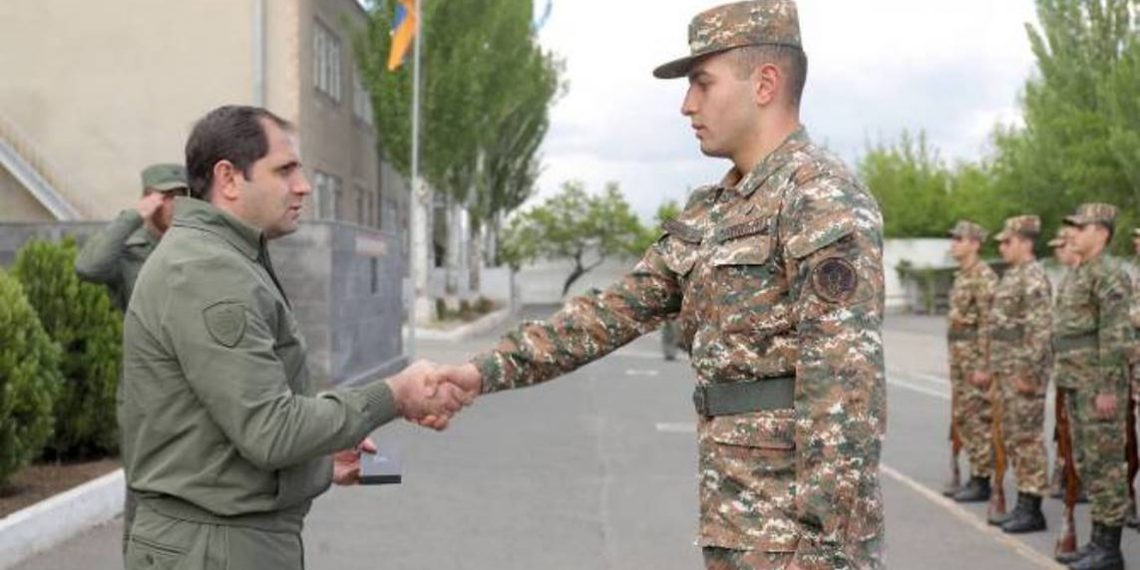 Министр обороны Армении с внезапным проверочным визитом посетил N-скую воинскую часть