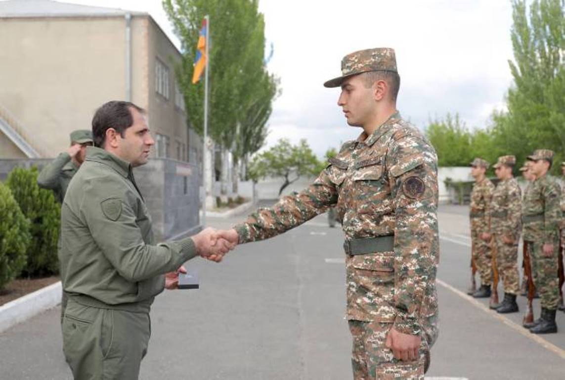 Министр обороны Армении с внезапным проверочным визитом посетил N-скую воинскую часть