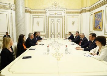 Премьер-министр Армении принял председателя Совета региона Франции О-де- Франс