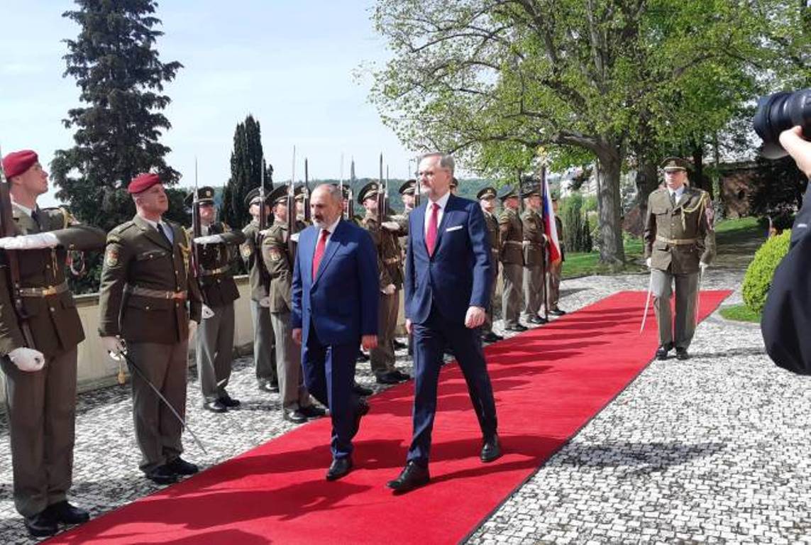 В Праге состоялась официальная церемония встречи премьер-министра Армении