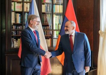 Премьер-министры обсудили вопрос активизации экспорта из Армении в Чехию