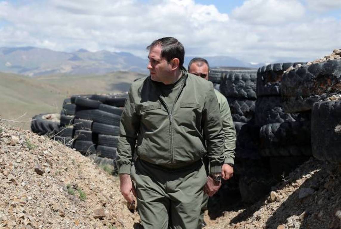 Министр обороны посетил юго-западную приграничную зону Армении