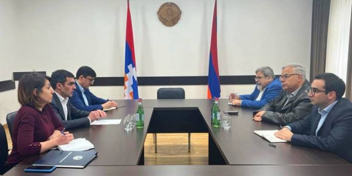 Министр иностранных дел Арцаха принял представителей руководства АРФД