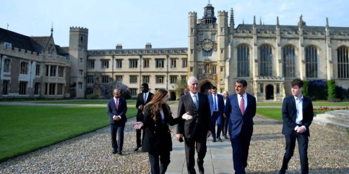 Президент Армении по приглашению британской стороны примет участие в церемонии коронации короля Карла III