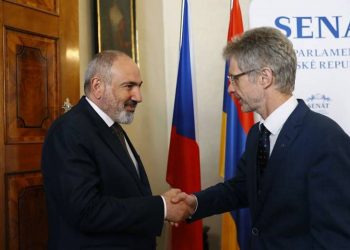 Премьер-министр Пашинян провел встречу с председателем Сената Чехии Милошем Выстрчилом