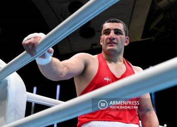 Боксер Нарек Манасян вышел в четвертьфинал чемпионата мира