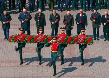 В Москве Пашинян возложил цветы к Могиле Неизвестного солдата